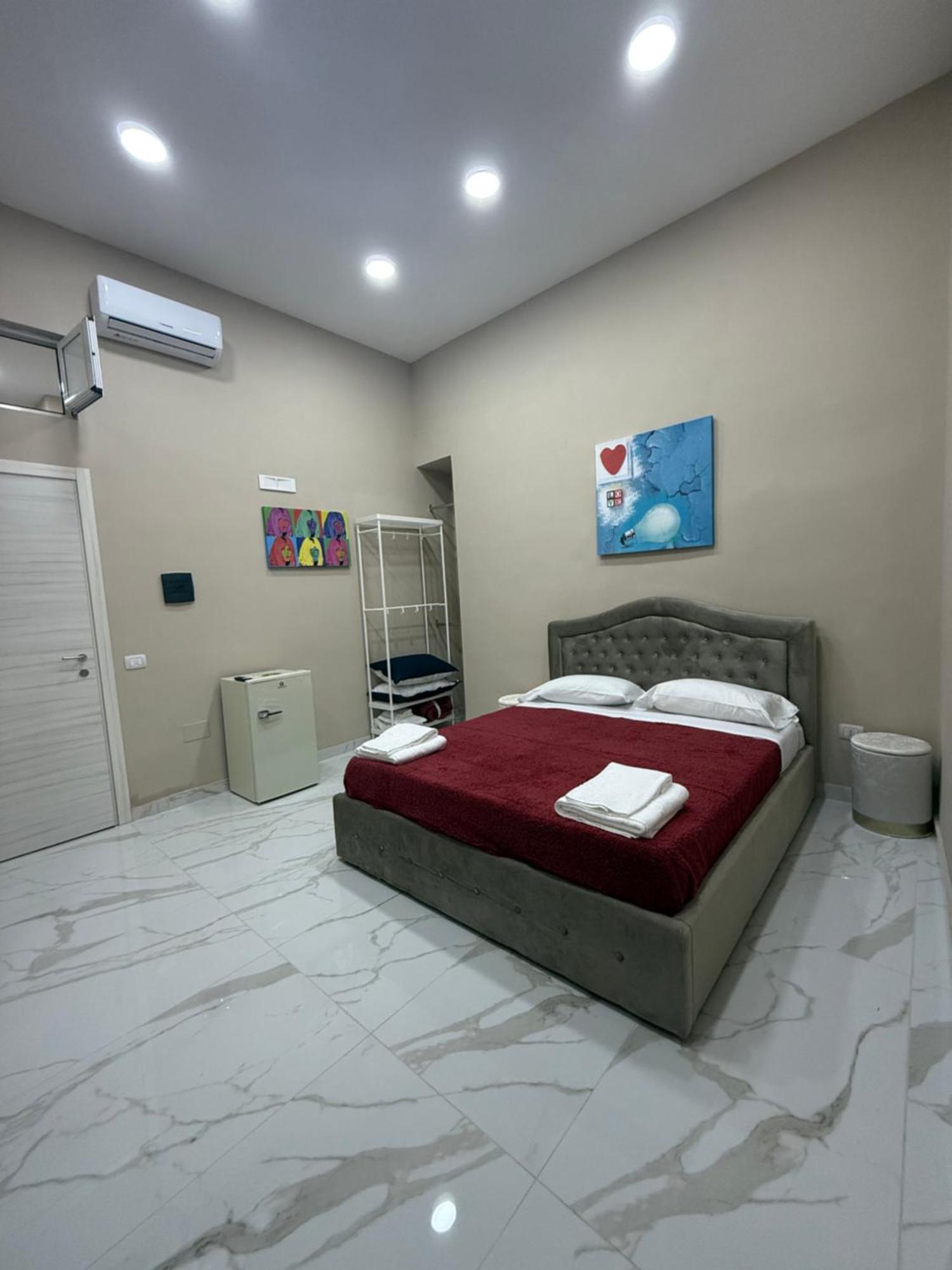 Valentino Caracciolo 105 Apartment Naples Luaran gambar