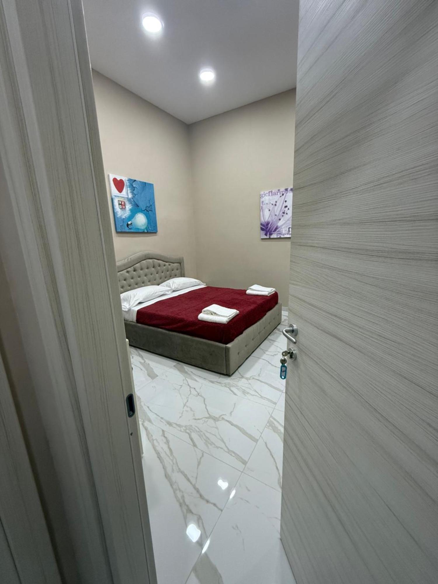 Valentino Caracciolo 105 Apartment Naples Luaran gambar