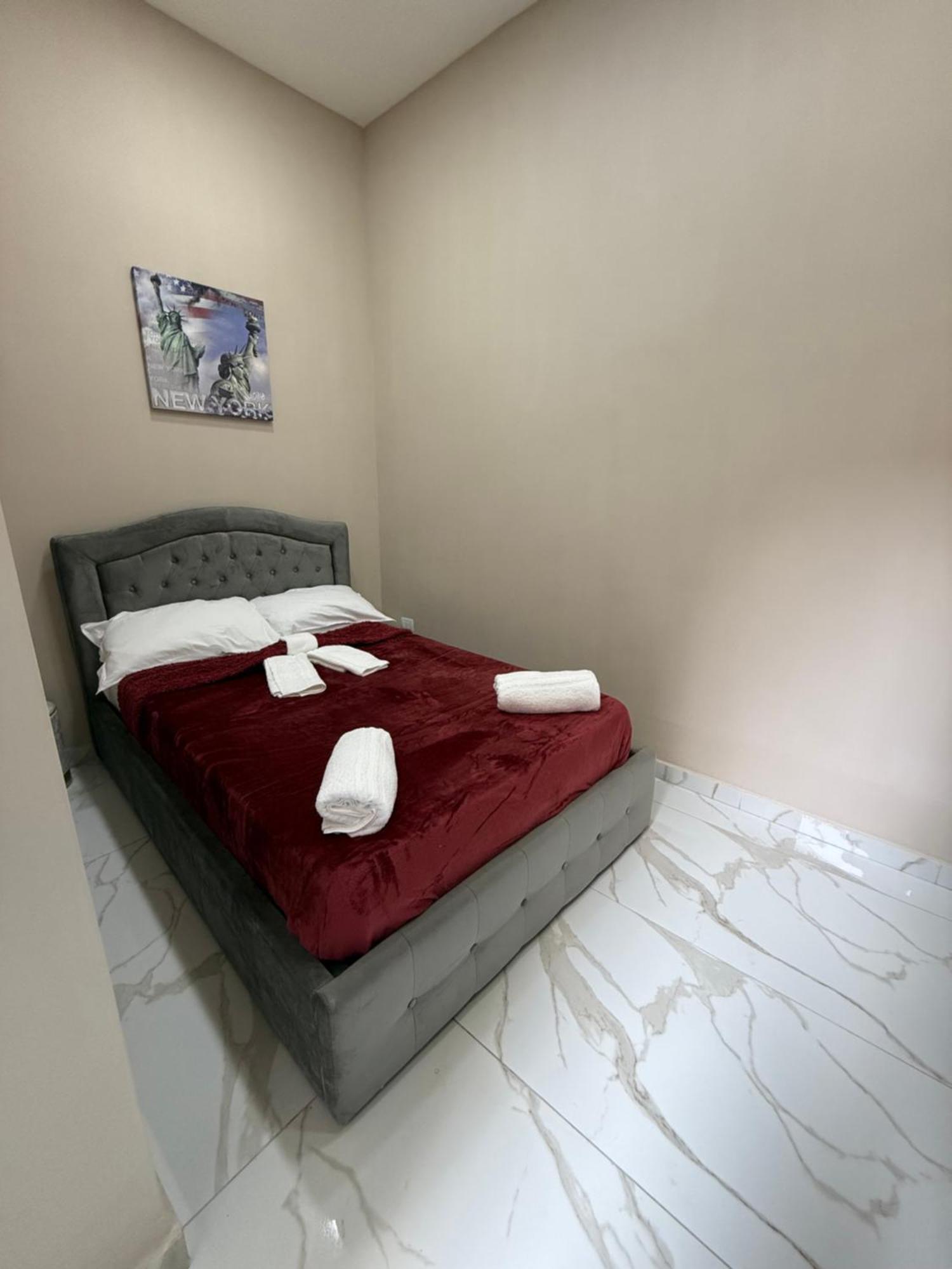 Valentino Caracciolo 105 Apartment Naples Luaran gambar