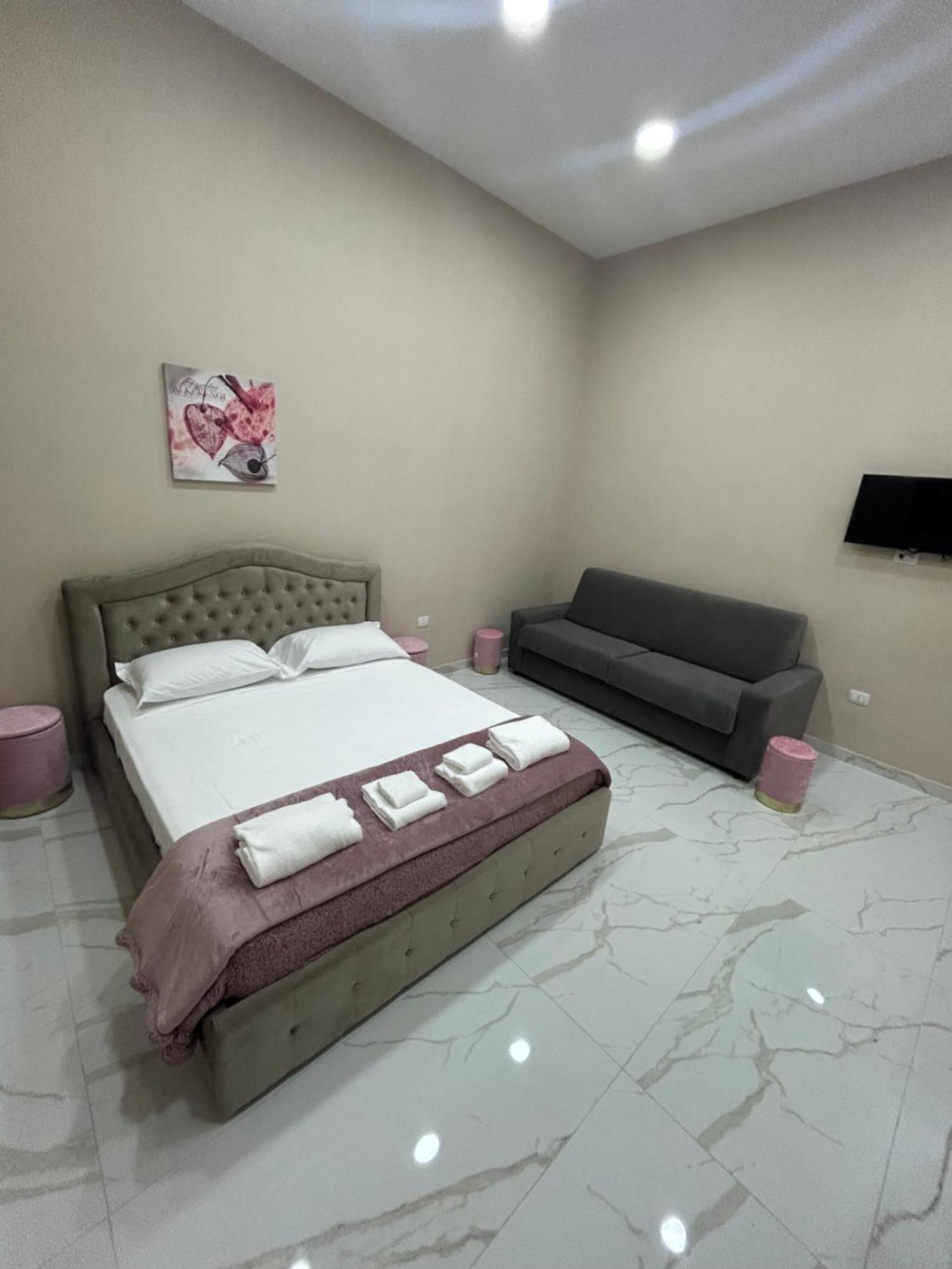Valentino Caracciolo 105 Apartment Naples Luaran gambar