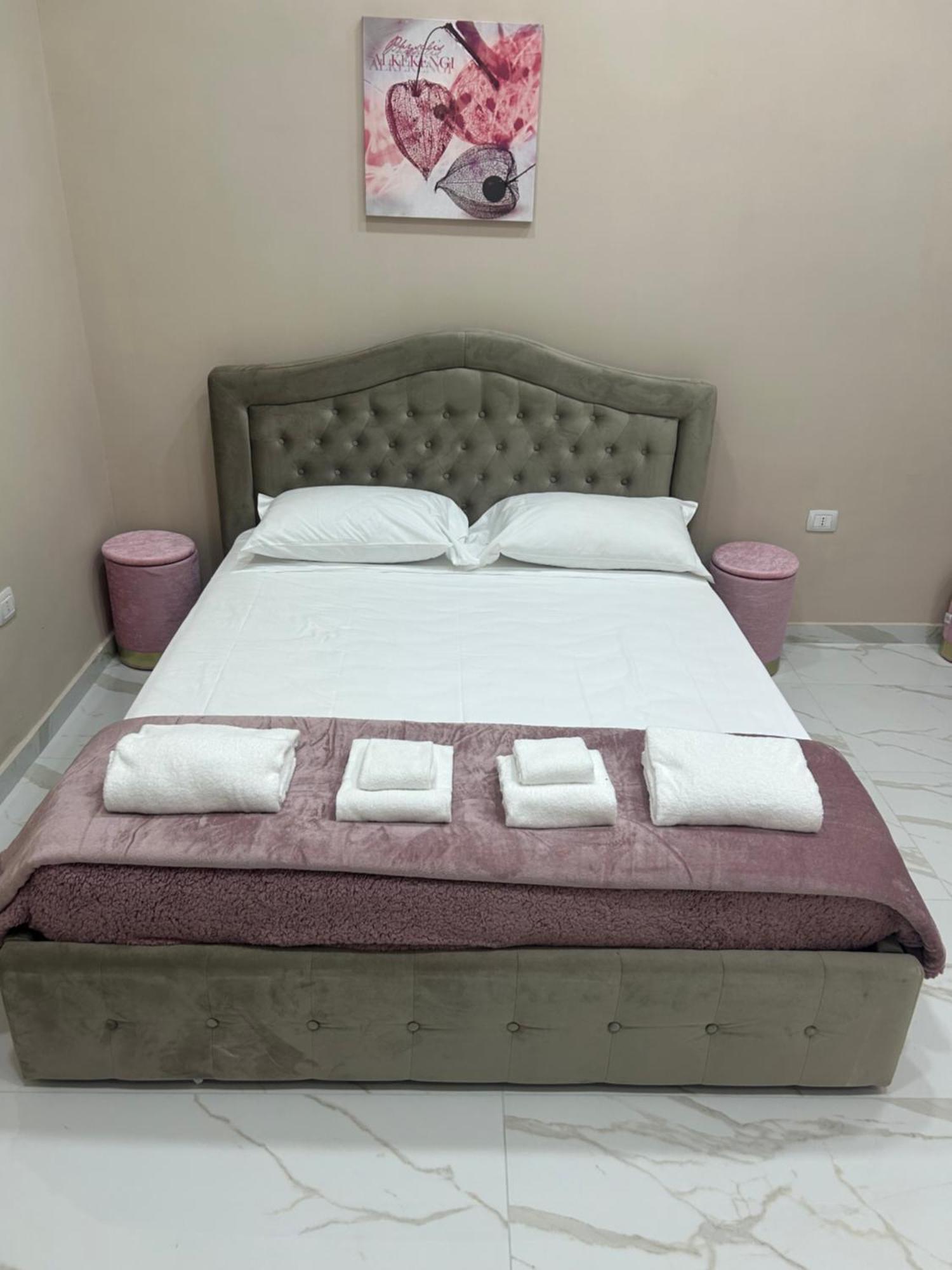 Valentino Caracciolo 105 Apartment Naples Luaran gambar