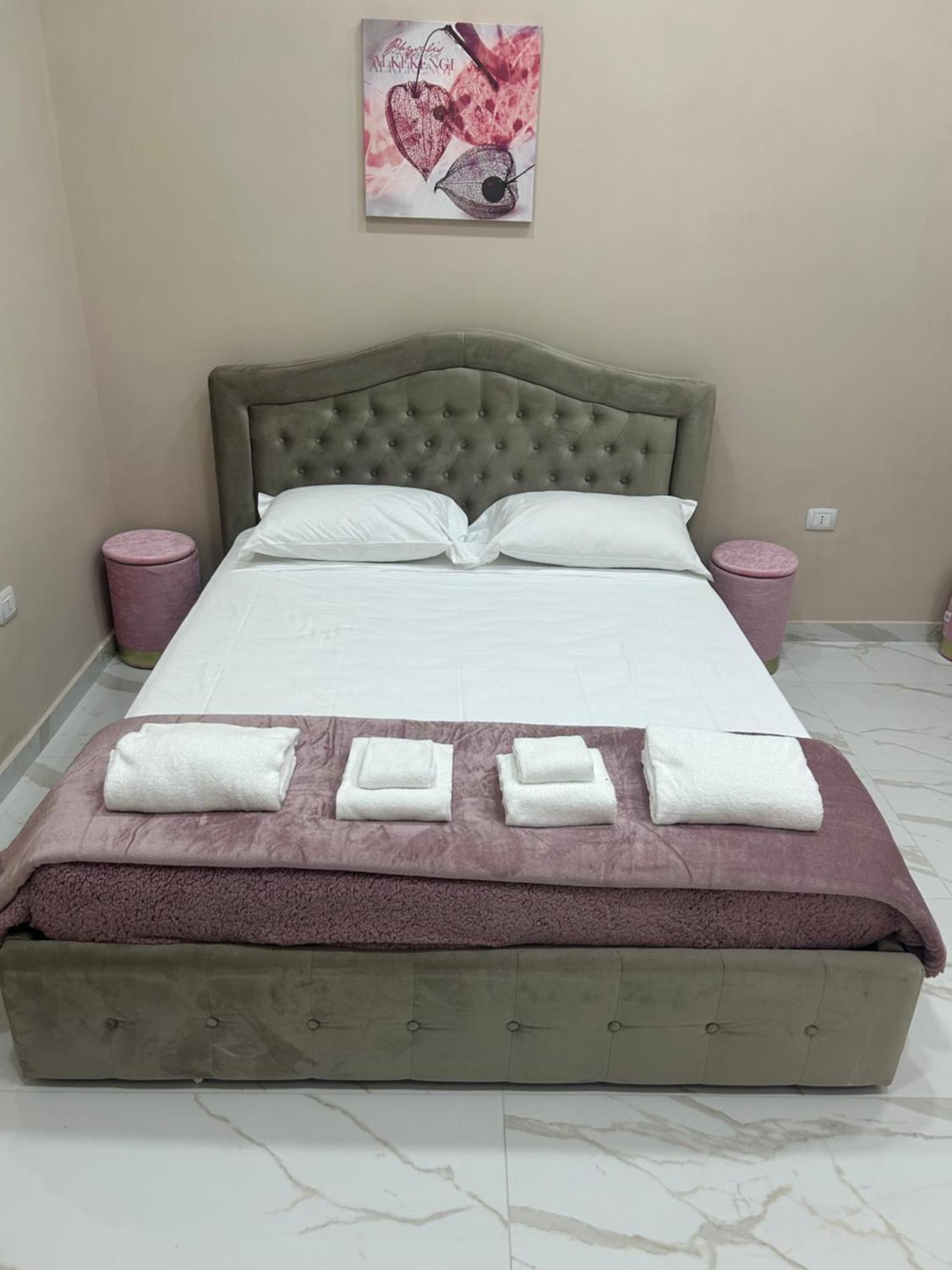 Valentino Caracciolo 105 Apartment Naples Luaran gambar