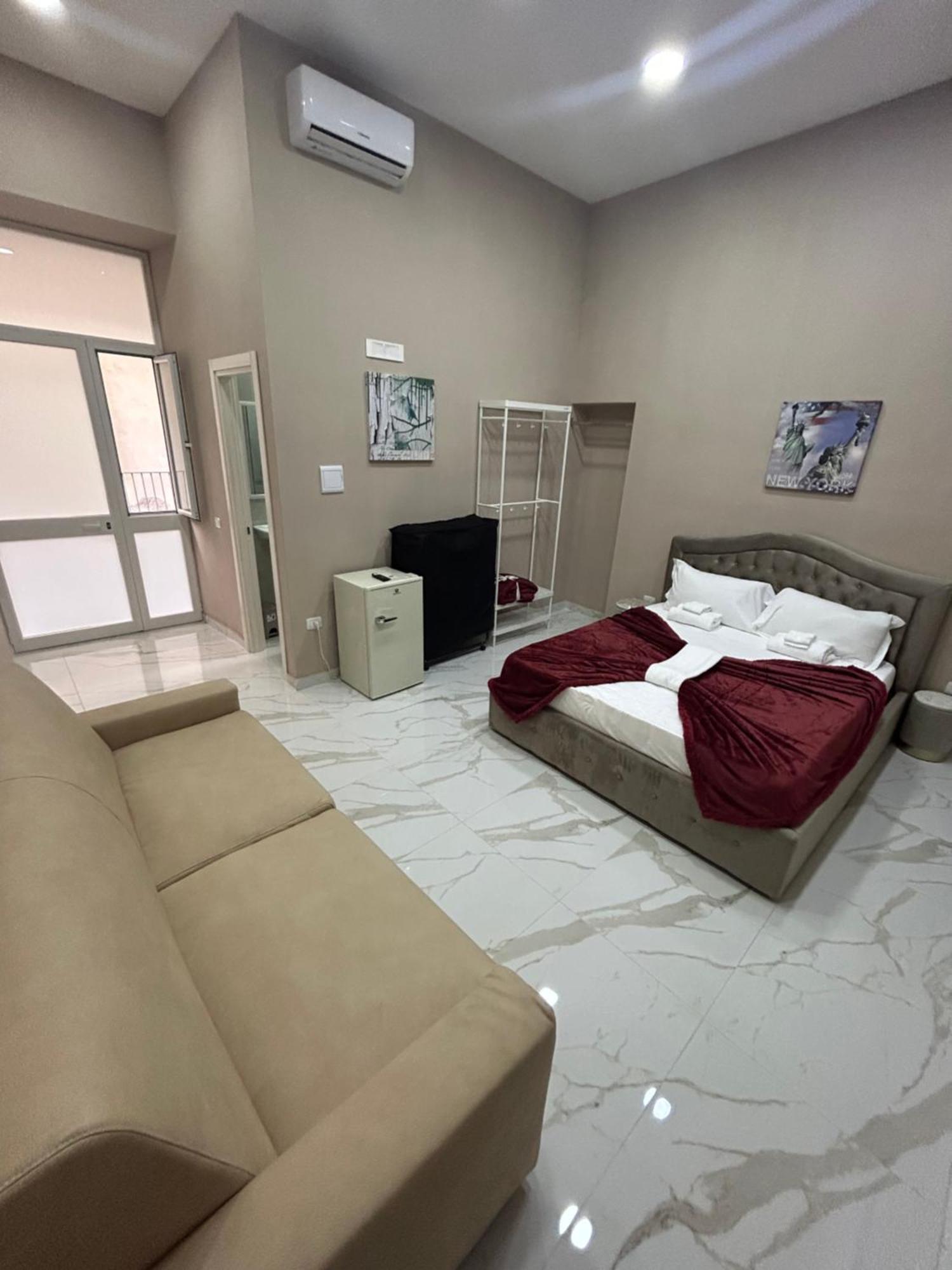 Valentino Caracciolo 105 Apartment Naples Luaran gambar