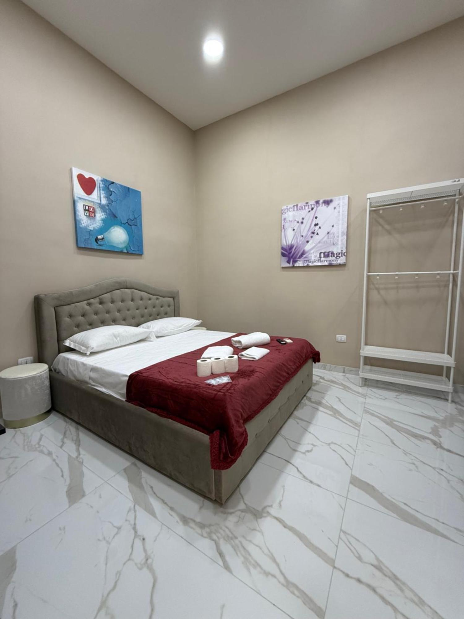 Valentino Caracciolo 105 Apartment Naples Luaran gambar