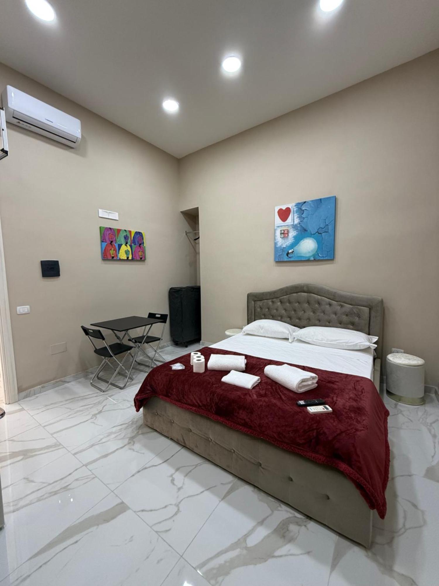 Valentino Caracciolo 105 Apartment Naples Luaran gambar