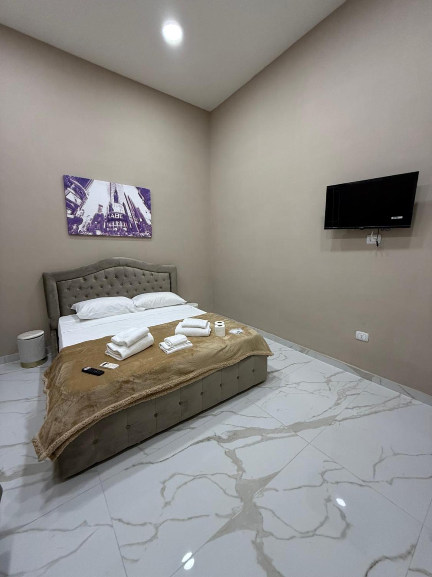 Valentino Caracciolo 105 Apartment Naples Luaran gambar