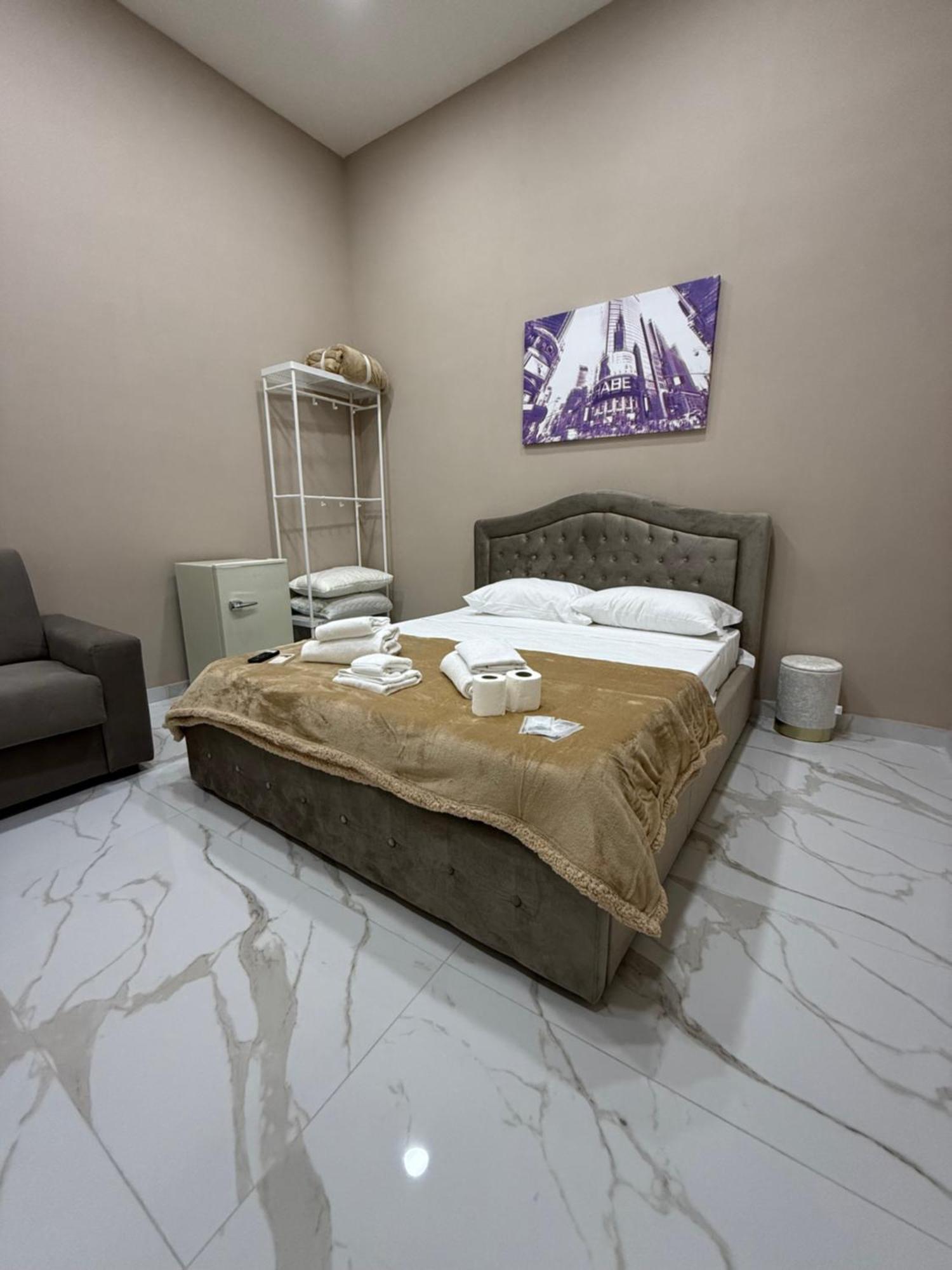 Valentino Caracciolo 105 Apartment Naples Luaran gambar