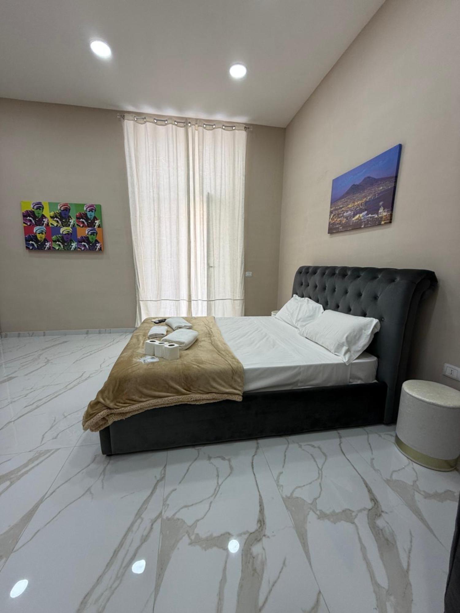 Valentino Caracciolo 105 Apartment Naples Luaran gambar