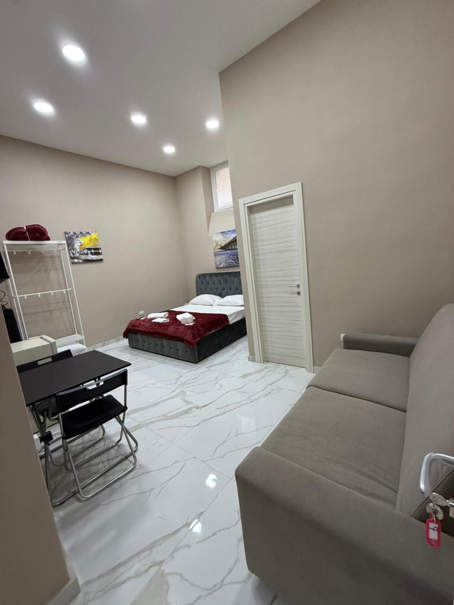 Valentino Caracciolo 105 Apartment Naples Luaran gambar
