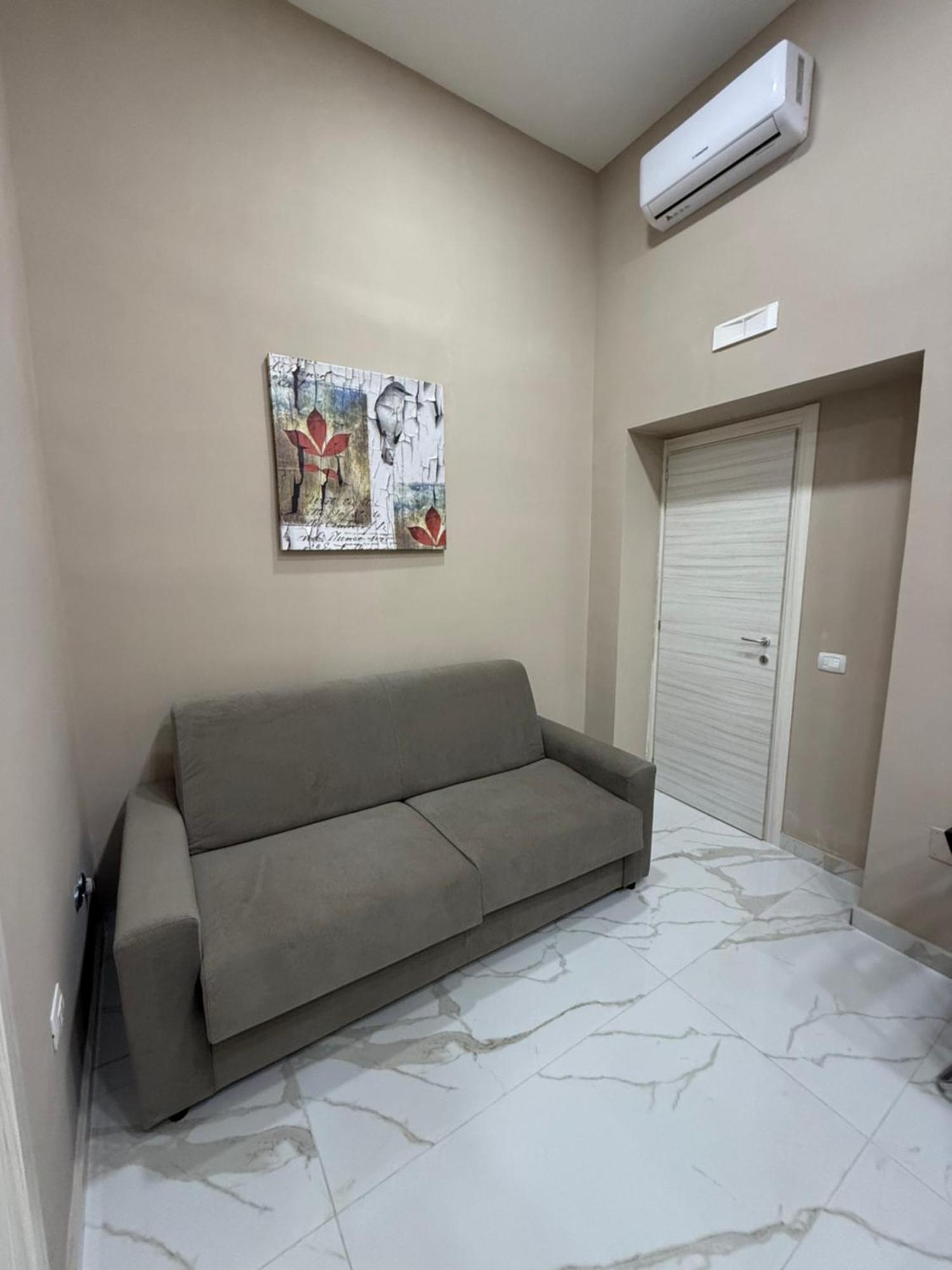 Valentino Caracciolo 105 Apartment Naples Luaran gambar