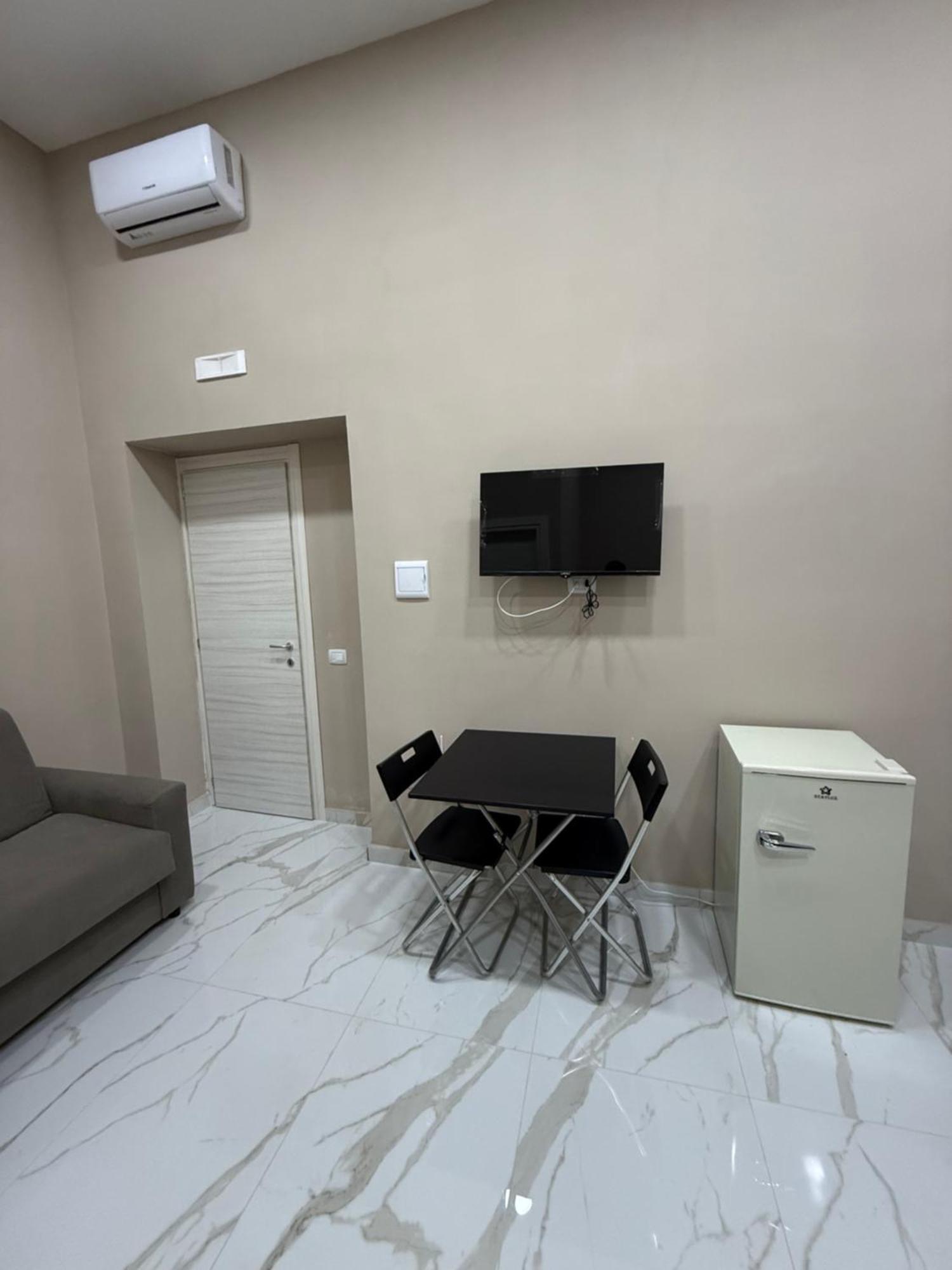 Valentino Caracciolo 105 Apartment Naples Luaran gambar