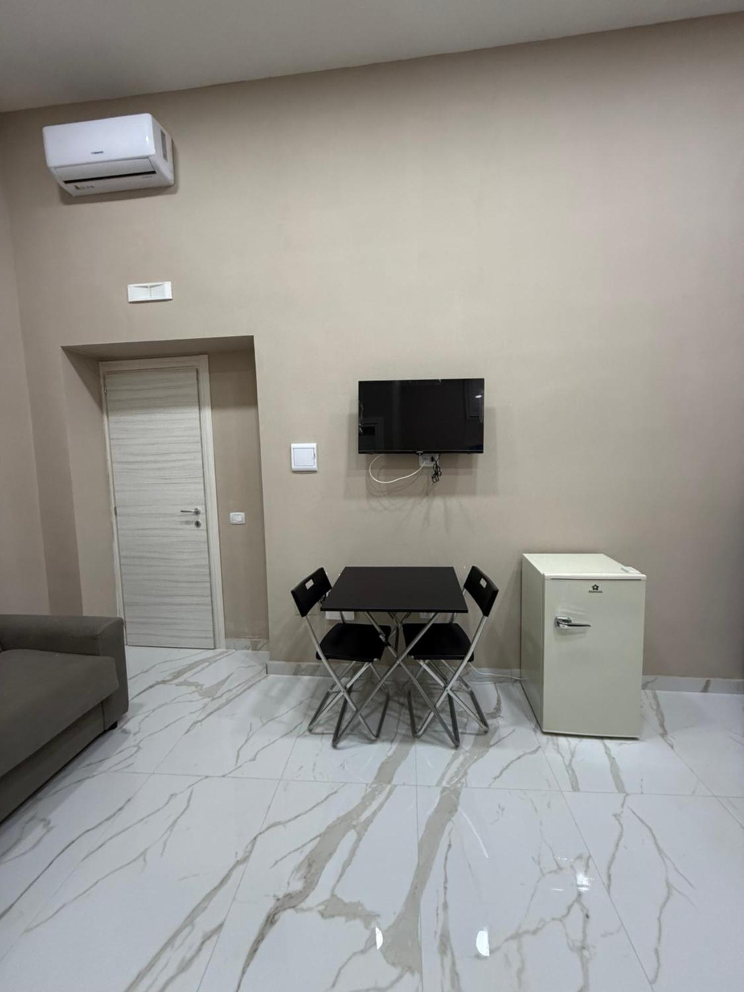 Valentino Caracciolo 105 Apartment Naples Luaran gambar