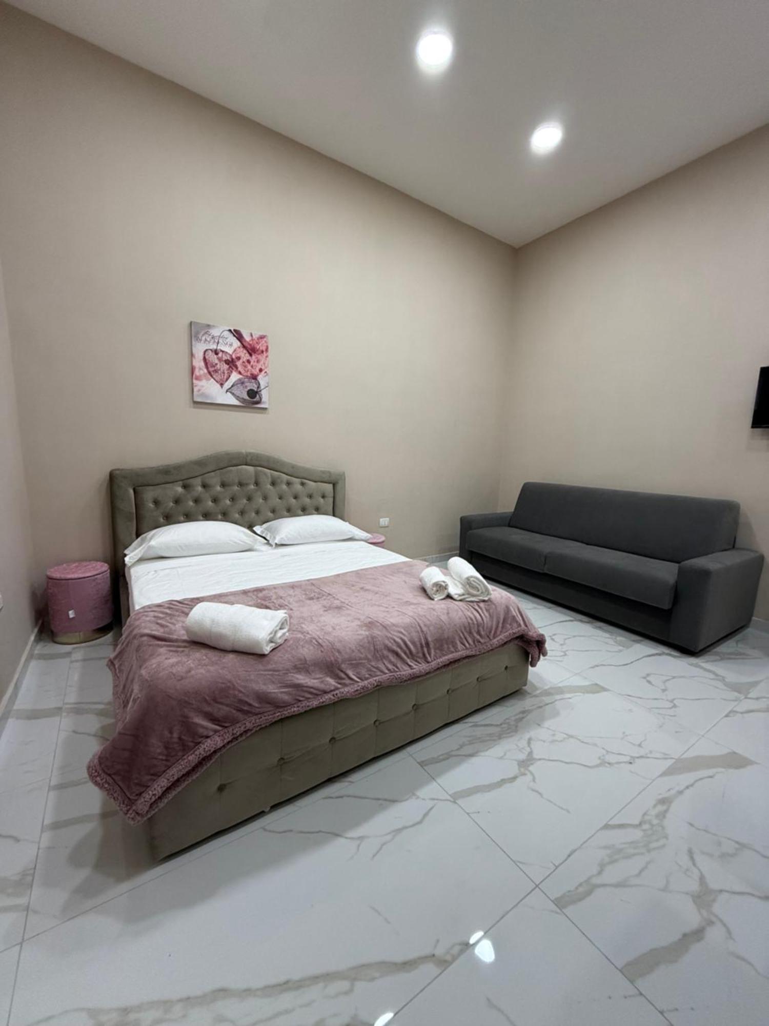 Valentino Caracciolo 105 Apartment Naples Luaran gambar