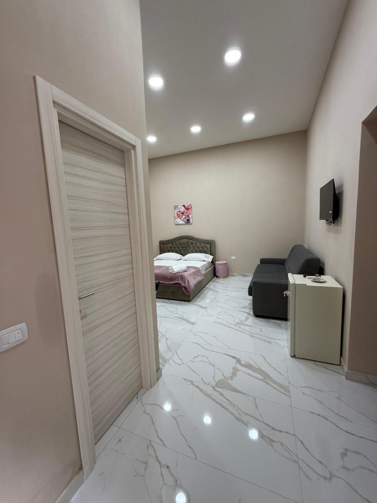 Valentino Caracciolo 105 Apartment Naples Luaran gambar