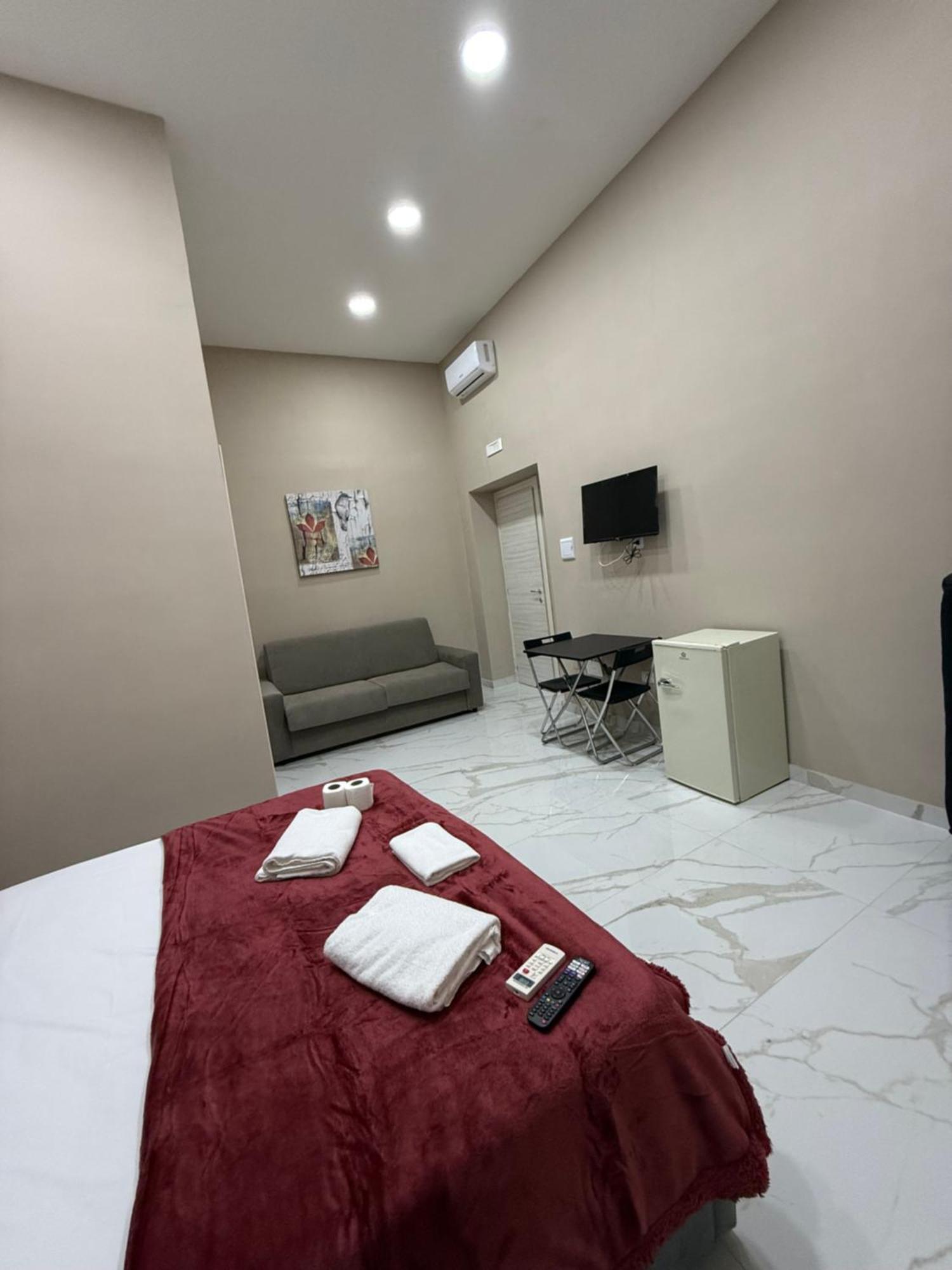 Valentino Caracciolo 105 Apartment Naples Luaran gambar