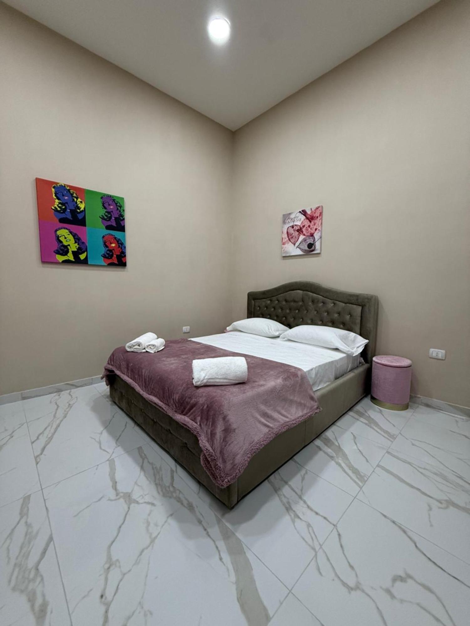 Valentino Caracciolo 105 Apartment Naples Luaran gambar