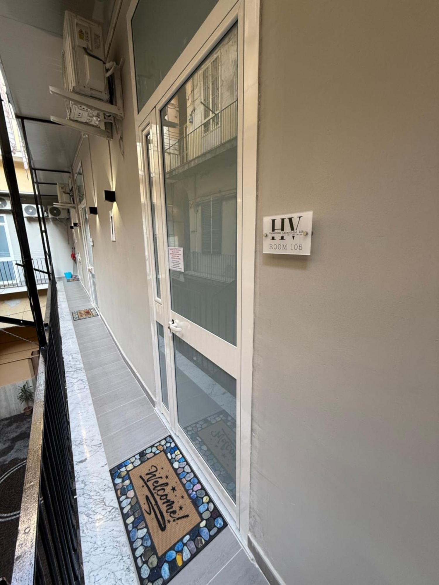 Valentino Caracciolo 105 Apartment Naples Luaran gambar