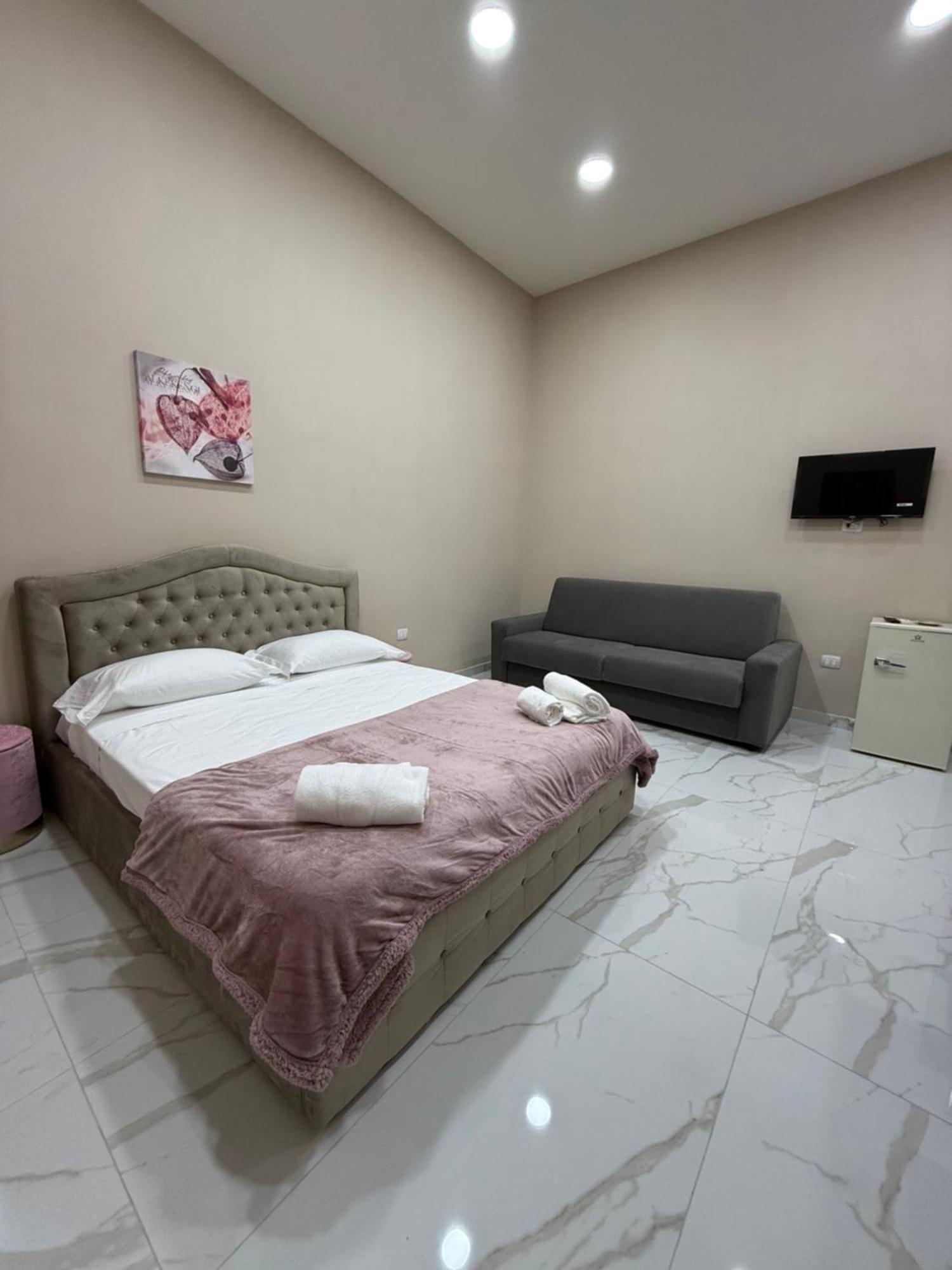 Valentino Caracciolo 105 Apartment Naples Luaran gambar